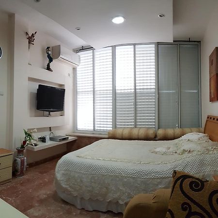 Ezore Yam Apartmens - Elmali'Akh St. 4 Bat Yam Eksteriør billede