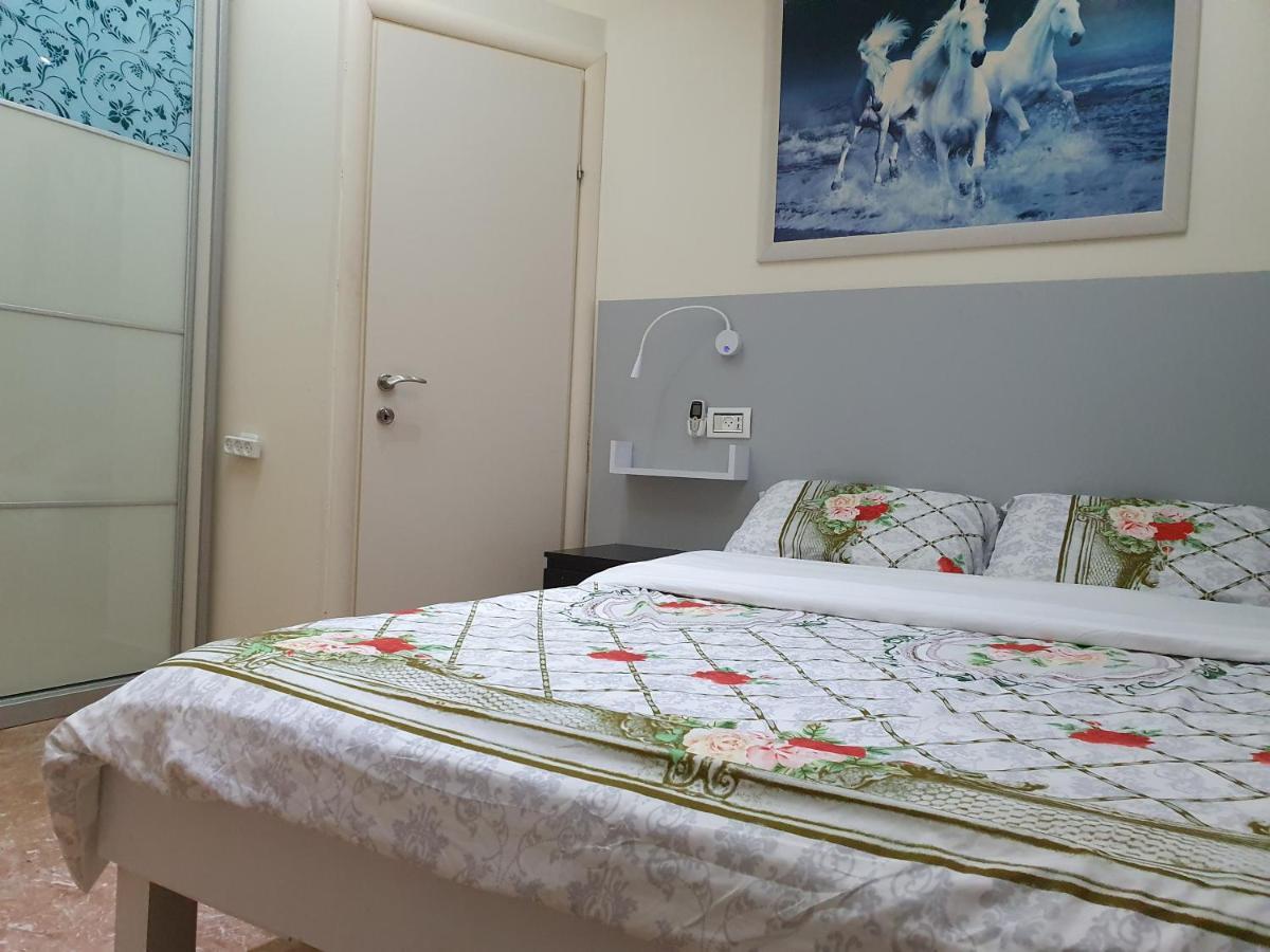 Ezore Yam Apartmens - Elmali'Akh St. 4 Bat Yam Eksteriør billede