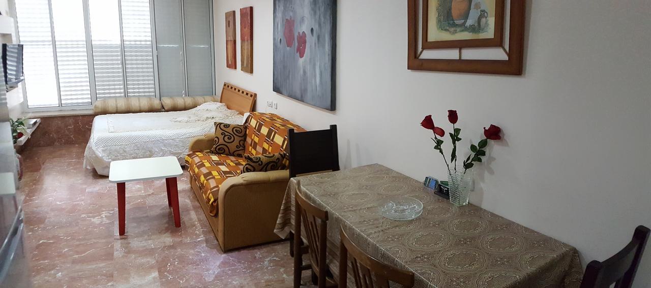 Ezore Yam Apartmens - Elmali'Akh St. 4 Bat Yam Eksteriør billede